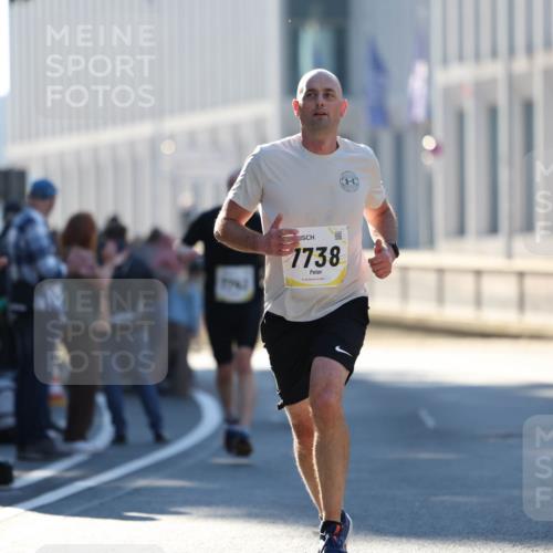06.10.2024 - 19. swb-Marathon Bremen Michael Strokosch http://msf.ph/oto/7348626 06.10.2024 10:37:14 Laufen 1738 meine-sportfotos.de