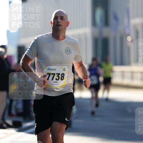 06.10.2024 - 19. swb-Marathon Bremen Michael Strokosch http://msf.ph/oto/7348635 06.10.2024 10:37:15 Laufen 7738 meine-sportfotos.de