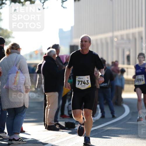 06.10.2024 - 19. swb-Marathon Bremen Michael Strokosch http://msf.ph/oto/7348639 06.10.2024 10:37:17 Laufen 7743, 8095 meine-sportfotos.de