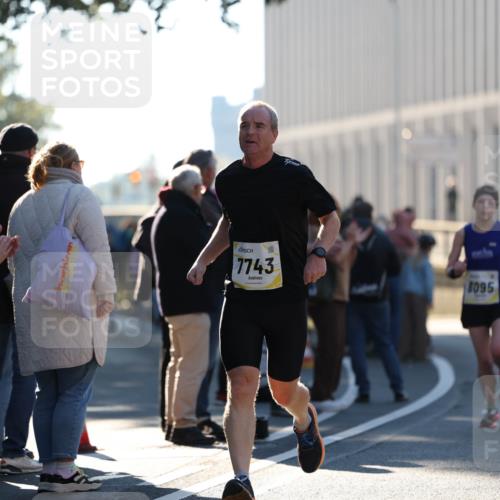 06.10.2024 - 19. swb-Marathon Bremen Michael Strokosch http://msf.ph/oto/7348642 06.10.2024 10:37:17 Laufen 7743, 8095 meine-sportfotos.de