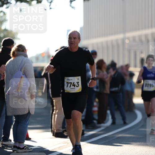 06.10.2024 - 19. swb-Marathon Bremen Michael Strokosch http://msf.ph/oto/7348646 06.10.2024 10:37:17 Laufen 7743, 8095 meine-sportfotos.de