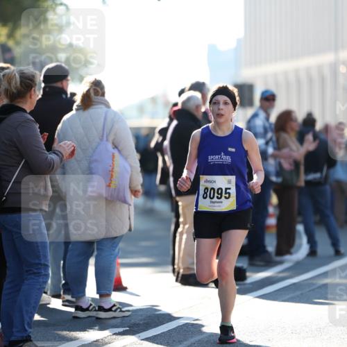06.10.2024 - 19. swb-Marathon Bremen Michael Strokosch http://msf.ph/oto/7348653 06.10.2024 10:37:19 Laufen 8095, 8331 meine-sportfotos.de