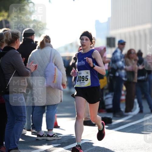 06.10.2024 - 19. swb-Marathon Bremen Michael Strokosch http://msf.ph/oto/7348656 06.10.2024 10:37:19 Laufen 8095, 8331 meine-sportfotos.de