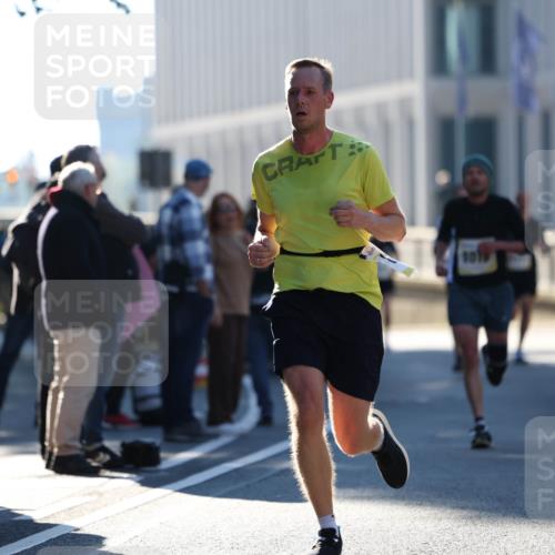 06.10.2024 - 19. swb-Marathon Bremen Michael Strokosch http://msf.ph/oto/7348676 06.10.2024 10:37:23 Laufen 1079 meine-sportfotos.de