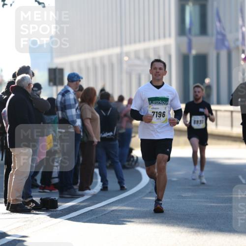 06.10.2024 - 19. swb-Marathon Bremen Michael Strokosch http://msf.ph/oto/7348699 06.10.2024 10:37:27 Laufen 7196, 8831, 8571 meine-sportfotos.de