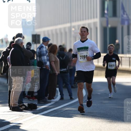 06.10.2024 - 19. swb-Marathon Bremen Michael Strokosch http://msf.ph/oto/7348701 06.10.2024 10:37:28 Laufen 7196, 8831, 8571 meine-sportfotos.de