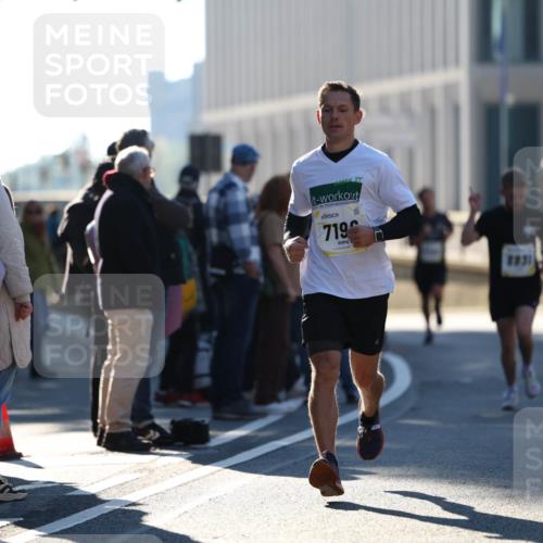 06.10.2024 - 19. swb-Marathon Bremen Michael Strokosch http://msf.ph/oto/7348712 06.10.2024 10:37:28 Laufen 24, 719, 8831, 8571 meine-sportfotos.de