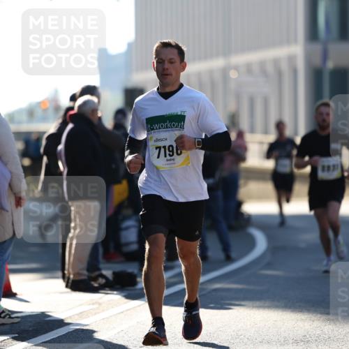 06.10.2024 - 19. swb-Marathon Bremen Michael Strokosch http://msf.ph/oto/7348722 06.10.2024 10:37:29 Laufen 24, 7196, 8571 meine-sportfotos.de