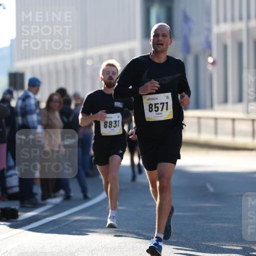06.10.2024 - 19. swb-Marathon Bremen Michael Strokosch http://msf.ph/oto/7348730 06.10.2024 10:37:30 Laufen 8831, 8571 meine-sportfotos.de