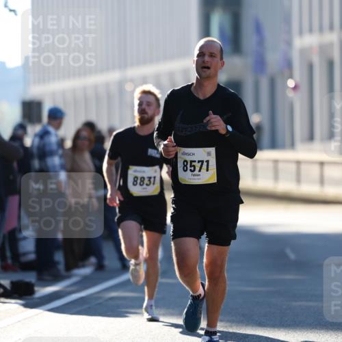 06.10.2024 - 19. swb-Marathon Bremen Michael Strokosch http://msf.ph/oto/7348733 06.10.2024 10:37:30 Laufen 8831, 8571 meine-sportfotos.de