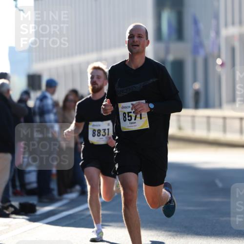 06.10.2024 - 19. swb-Marathon Bremen Michael Strokosch http://msf.ph/oto/7348734 06.10.2024 10:37:31 Laufen 8831, 8571 meine-sportfotos.de