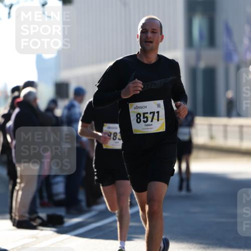 06.10.2024 - 19. swb-Marathon Bremen Michael Strokosch http://msf.ph/oto/7348737 06.10.2024 10:37:31 Laufen 983, 8571 meine-sportfotos.de