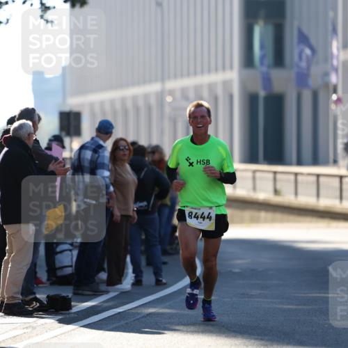 06.10.2024 - 19. swb-Marathon Bremen Michael Strokosch http://msf.ph/oto/7348780 06.10.2024 10:37:43 Laufen 8444 meine-sportfotos.de