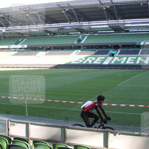 06.10.2024 - 19. swb-Marathon Bremen Yannick Fuchs http://msf.ph/oto/7348820 06.10.2024 10:16:43 Laufen im Stadion 44, 51, 7498, 8080, 8559, 8600 meine-sportfotos.de