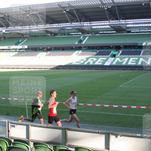 06.10.2024 - 19. swb-Marathon Bremen Yannick Fuchs http://msf.ph/oto/7348824 06.10.2024 10:16:48 Laufen im Stadion 44, 51, 7498, 8080, 8211, 8559, 8600 meine-sportfotos.de