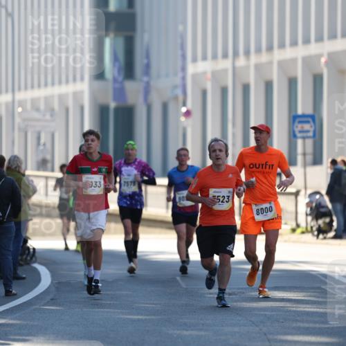 06.10.2024 - 19. swb-Marathon Bremen Michael Strokosch http://msf.ph/oto/7348841 06.10.2024 10:38:03 Laufen 033, 7579, 523, 8000 meine-sportfotos.de