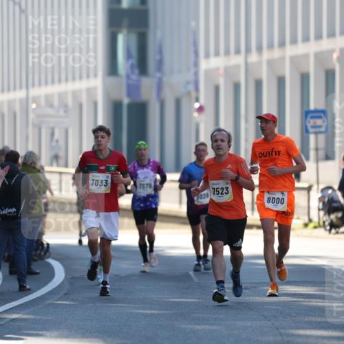 06.10.2024 - 19. swb-Marathon Bremen Michael Strokosch http://msf.ph/oto/7348844 06.10.2024 10:38:03 Laufen 7033, 7579, 026, 7523, 8000 meine-sportfotos.de