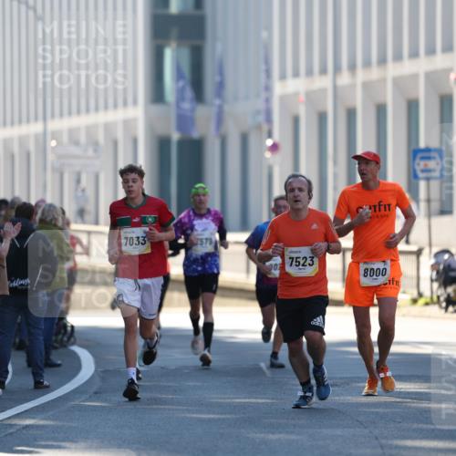 06.10.2024 - 19. swb-Marathon Bremen Michael Strokosch http://msf.ph/oto/7348847 06.10.2024 10:38:04 Laufen 7033, 7579, 90, 7523, 8000 meine-sportfotos.de