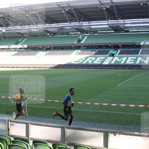 06.10.2024 - 19. swb-Marathon Bremen Yannick Fuchs http://msf.ph/oto/7348855 06.10.2024 10:17:31 Laufen im Stadion 44, 51, 8080, 8211, 8500, 8560, 8600, 9039 meine-sportfotos.de
