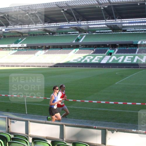 06.10.2024 - 19. swb-Marathon Bremen Yannick Fuchs http://msf.ph/oto/7348859 06.10.2024 10:18:00 Laufen im Stadion 8371, 8500, 8560, 8846, 9039, 9063 meine-sportfotos.de