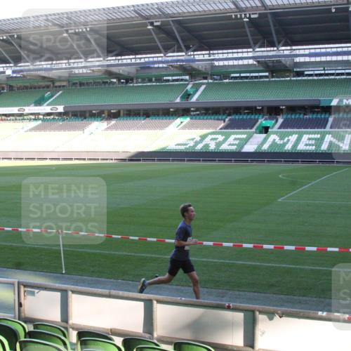 06.10.2024 - 19. swb-Marathon Bremen Yannick Fuchs http://msf.ph/oto/7348876 06.10.2024 10:18:12 Laufen im Stadion 8371, 8500, 8513, 8560, 8753, 8780, 8846, 9039, 9063 meine-sportfotos.de