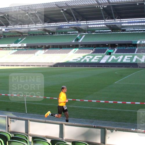 06.10.2024 - 19. swb-Marathon Bremen Yannick Fuchs http://msf.ph/oto/7348892 06.10.2024 10:18:27 Laufen im Stadion 8300, 8371, 8513, 8647, 8753, 8780, 8846, 9063 meine-sportfotos.de
