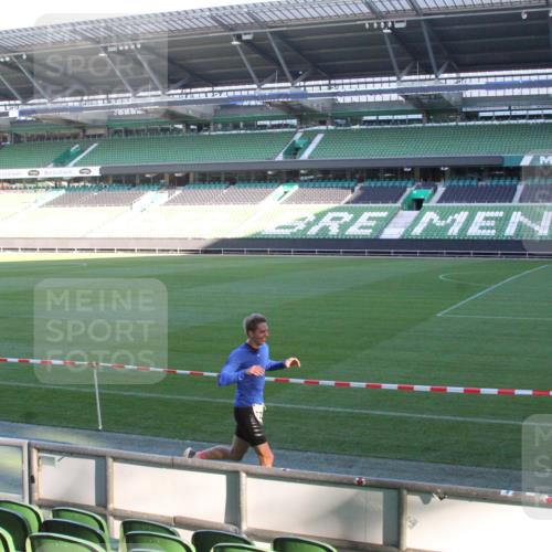 06.10.2024 - 19. swb-Marathon Bremen Yannick Fuchs http://msf.ph/oto/7348903 06.10.2024 10:18:42 Laufen im Stadion 7247, 8300, 8371, 8513, 8647, 8753, 8780, 8846, 9063 meine-sportfotos.de