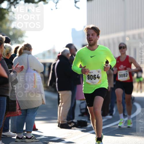 06.10.2024 - 19. swb-Marathon Bremen Michael Strokosch http://msf.ph/oto/7348913 06.10.2024 10:38:12 Laufen 9064, 9082, 7605 meine-sportfotos.de