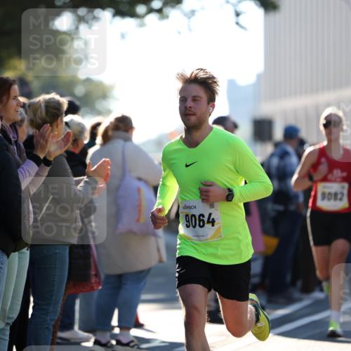 06.10.2024 - 19. swb-Marathon Bremen Michael Strokosch http://msf.ph/oto/7348922 06.10.2024 10:38:13 Laufen 9064, 9082, 7605 meine-sportfotos.de