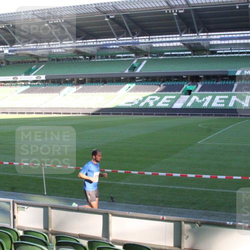 06.10.2024 - 19. swb-Marathon Bremen Yannick Fuchs http://msf.ph/oto/7348948 06.10.2024 10:19:47 Laufen im Stadion 7190, 8139, 8423, 8442, 8531, 8543, 8577, 8655, 8664, 8735, 8750, 8788, 8938, 8983 meine-sportfotos.de