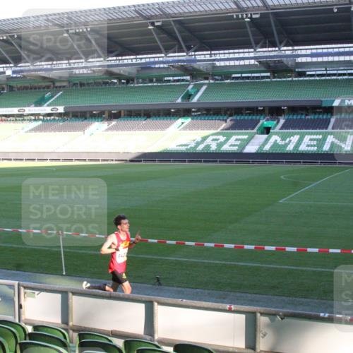 06.10.2024 - 19. swb-Marathon Bremen Yannick Fuchs http://msf.ph/oto/7348954 06.10.2024 10:19:48 Laufen im Stadion 7190, 8139, 8423, 8442, 8531, 8543, 8577, 8655, 8664, 8735, 8750, 8788, 8938, 8983 meine-sportfotos.de