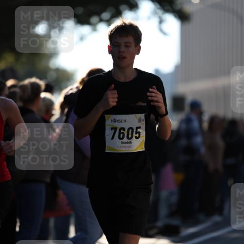 06.10.2024 - 19. swb-Marathon Bremen Michael Strokosch http://msf.ph/oto/7348956 06.10.2024 10:38:15 Laufen 9082, 7605, 18 meine-sportfotos.de