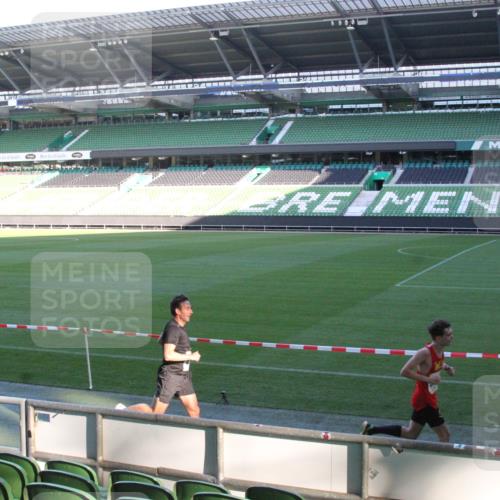 06.10.2024 - 19. swb-Marathon Bremen Yannick Fuchs http://msf.ph/oto/7348958 06.10.2024 10:19:49 Laufen im Stadion 7098, 7190, 8139, 8423, 8442, 8531, 8543, 8577, 8655, 8735, 8750, 8788, 8791, 8938, 8983 meine-sportfotos.de