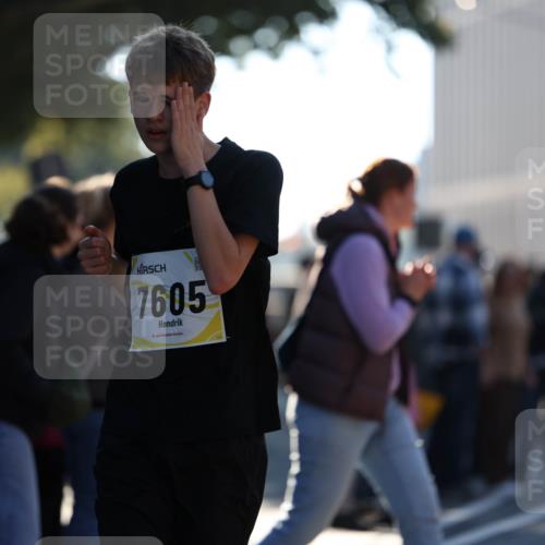 06.10.2024 - 19. swb-Marathon Bremen Michael Strokosch http://msf.ph/oto/7348963 06.10.2024 10:38:16 Laufen 7605 meine-sportfotos.de