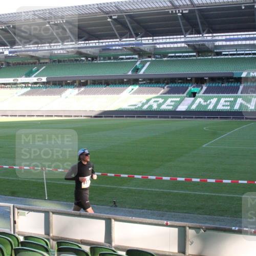 06.10.2024 - 19. swb-Marathon Bremen Yannick Fuchs http://msf.ph/oto/7348966 06.10.2024 10:19:52 Laufen im Stadion 7098, 7190, 8139, 8423, 8442, 8531, 8543, 8577, 8655, 8735, 8750, 8788, 8791, 8938, 8983 meine-sportfotos.de