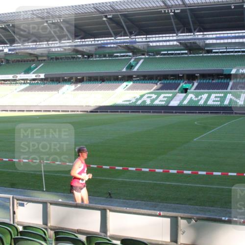 06.10.2024 - 19. swb-Marathon Bremen Yannick Fuchs http://msf.ph/oto/7348972 06.10.2024 10:19:56 Laufen im Stadion 7098, 7190, 8139, 8423, 8442, 8531, 8543, 8577, 8655, 8735, 8750, 8788, 8791, 8938, 8983 meine-sportfotos.de