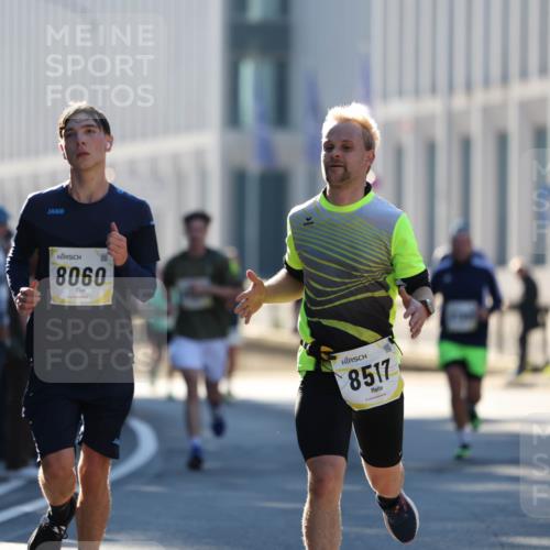 06.10.2024 - 19. swb-Marathon Bremen Michael Strokosch http://msf.ph/oto/7348986 06.10.2024 10:38:21 Laufen 8060, 8517 meine-sportfotos.de