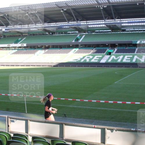 06.10.2024 - 19. swb-Marathon Bremen Yannick Fuchs http://msf.ph/oto/7348987 06.10.2024 10:20:48 Laufen im Stadion 7098, 7719, 8681, 8791, 8955, 9105 meine-sportfotos.de