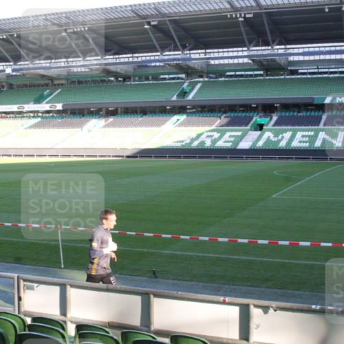 06.10.2024 - 19. swb-Marathon Bremen Yannick Fuchs http://msf.ph/oto/7349005 06.10.2024 10:20:56 Laufen im Stadion 7719, 8397, 8657, 8681, 8825, 8948, 8955, 9105 meine-sportfotos.de