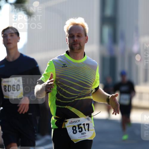 06.10.2024 - 19. swb-Marathon Bremen Michael Strokosch http://msf.ph/oto/7349006 06.10.2024 10:38:22 Laufen 8060, 8517 meine-sportfotos.de
