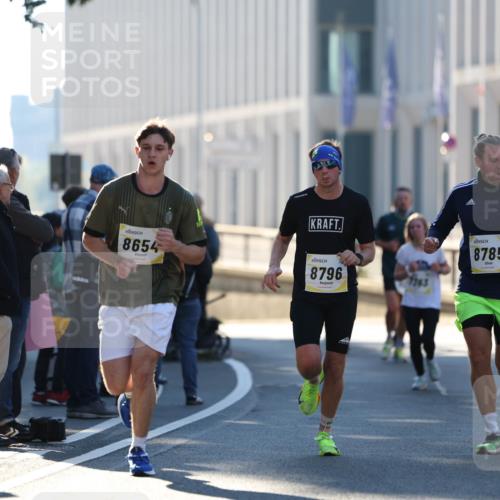 06.10.2024 - 19. swb-Marathon Bremen Michael Strokosch http://msf.ph/oto/7349022 06.10.2024 10:38:24 Laufen 8654, 8796, 7163, 8785, 82 meine-sportfotos.de