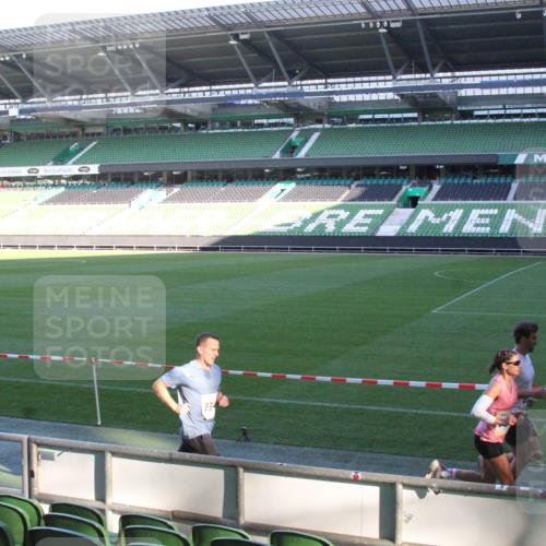 06.10.2024 - 19. swb-Marathon Bremen Yannick Fuchs http://msf.ph/oto/7349024 06.10.2024 10:21:00 Laufen im Stadion 7230, 7719, 8397, 8657, 8825, 8937, 8948, 8955, 9105 meine-sportfotos.de
