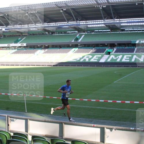 06.10.2024 - 19. swb-Marathon Bremen Yannick Fuchs http://msf.ph/oto/7349027 06.10.2024 10:21:04 Laufen im Stadion 7230, 7719, 8093, 8397, 8657, 8825, 8937, 8948, 8955, 9105 meine-sportfotos.de