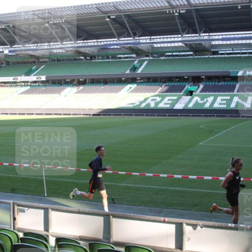 06.10.2024 - 19. swb-Marathon Bremen Yannick Fuchs http://msf.ph/oto/7349041 06.10.2024 10:21:11 Laufen im Stadion 7230, 7719, 8093, 8397, 8657, 8825, 8937, 8948, 8955, 9105 meine-sportfotos.de