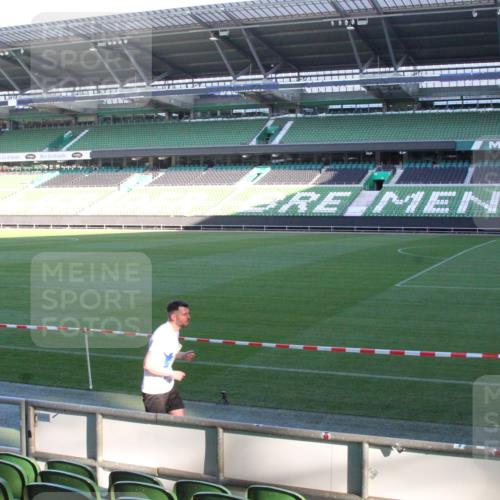 06.10.2024 - 19. swb-Marathon Bremen Yannick Fuchs http://msf.ph/oto/7349052 06.10.2024 10:21:37 Laufen im Stadion 7019, 7230, 7646, 7719, 7839, 8093, 8397, 8602, 8631, 8657, 8792, 8797, 8825, 8937, 8948, 8955, 9105 meine-sportfotos.de