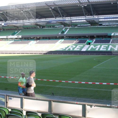 06.10.2024 - 19. swb-Marathon Bremen Yannick Fuchs http://msf.ph/oto/7349056 06.10.2024 10:21:38 Laufen im Stadion 7019, 7230, 7646, 7719, 7839, 7963, 8093, 8292, 8397, 8602, 8631, 8657, 8792, 8797, 8825, 8937, 8948, 8955 meine-sportfotos.de