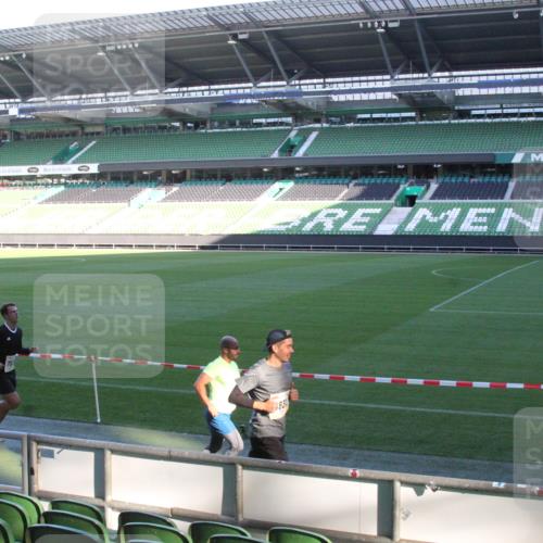 06.10.2024 - 19. swb-Marathon Bremen Yannick Fuchs http://msf.ph/oto/7349061 06.10.2024 10:21:39 Laufen im Stadion 7019, 7230, 7376, 7646, 7719, 7839, 7963, 8093, 8292, 8397, 8602, 8631, 8657, 8792, 8797, 8825, 8937, 8948, 8955 meine-sportfotos.de