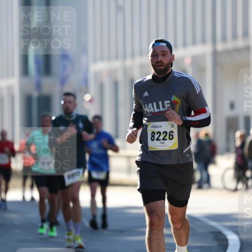 06.10.2024 - 19. swb-Marathon Bremen Michael Strokosch http://msf.ph/oto/7349070 06.10.2024 10:38:29 Laufen 63, 2813, 8226, 3 meine-sportfotos.de