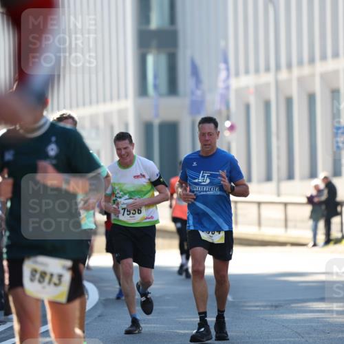 06.10.2024 - 19. swb-Marathon Bremen Michael Strokosch http://msf.ph/oto/7349077 06.10.2024 10:38:31 Laufen 8813, 7556, 1868 meine-sportfotos.de