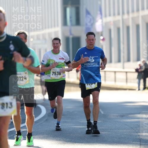 06.10.2024 - 19. swb-Marathon Bremen Michael Strokosch http://msf.ph/oto/7349080 06.10.2024 10:38:32 Laufen 8813, 9124, 7536, 1868 meine-sportfotos.de